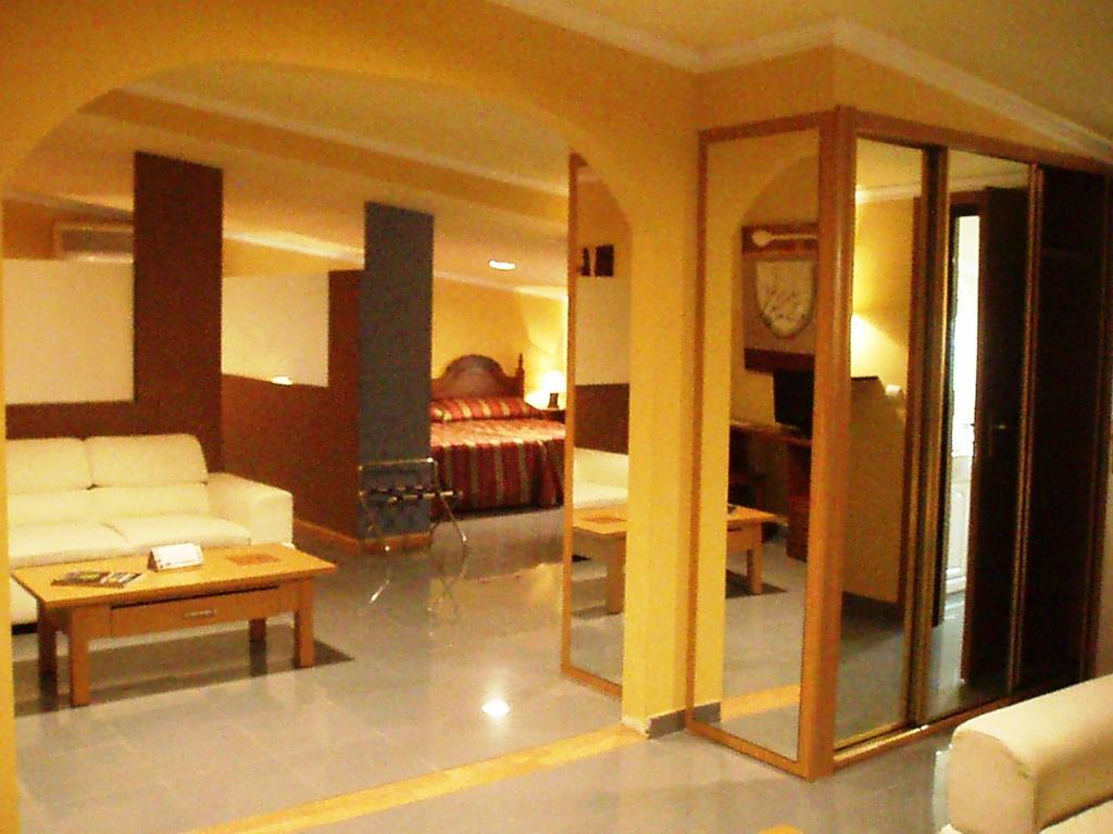 Hotel Topacio Valladolid Bilik gambar