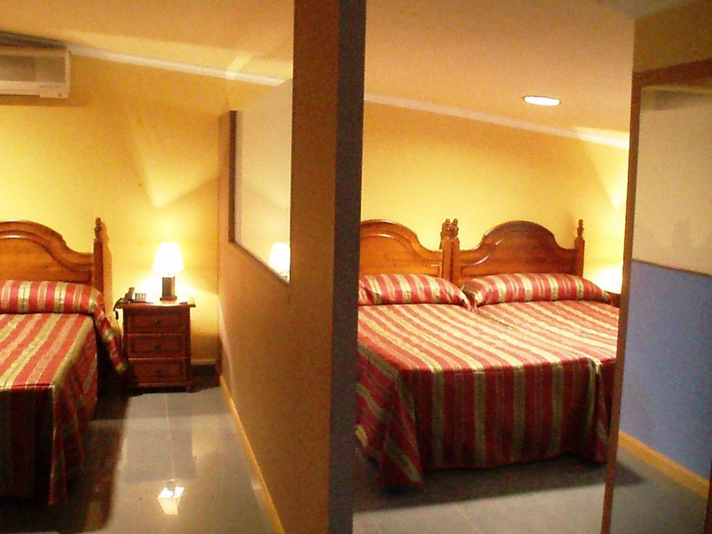 Hotel Topacio Valladolid Bilik gambar