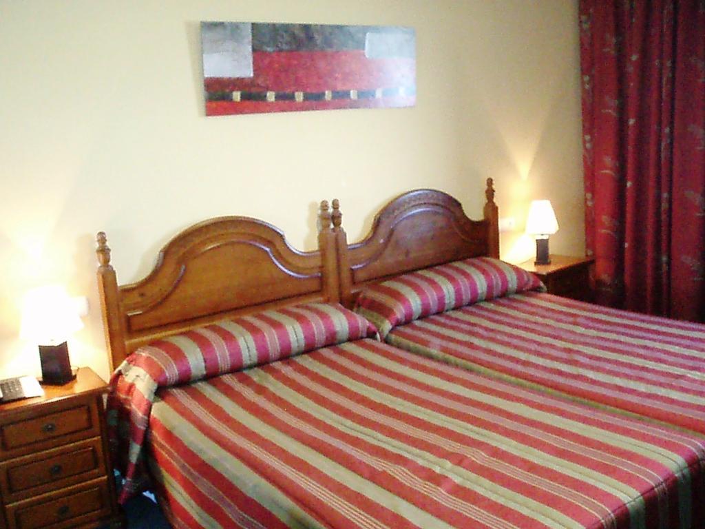 Hotel Topacio Valladolid Bilik gambar