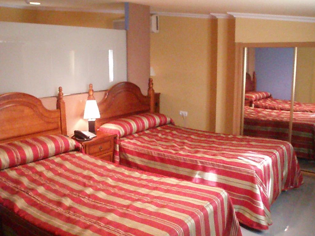 Hotel Topacio Valladolid Bilik gambar